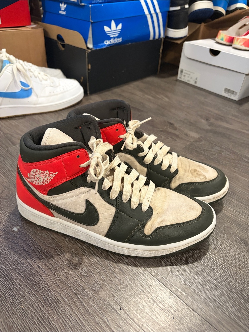 Jordan 1 Mid